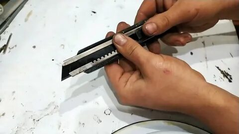 Как поменять нож в канцелярском ноже