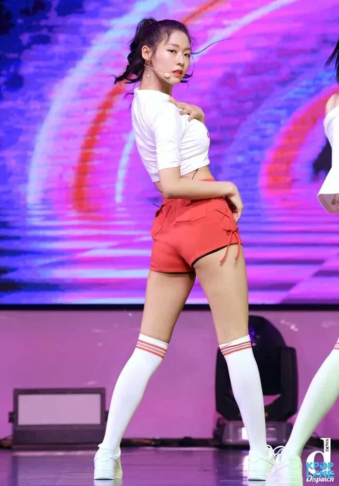 Шортс кпоп. Юбка kpop с затяжкой. Корейские шорты. Шортс кпоп. Kim seolhyun в шортах.