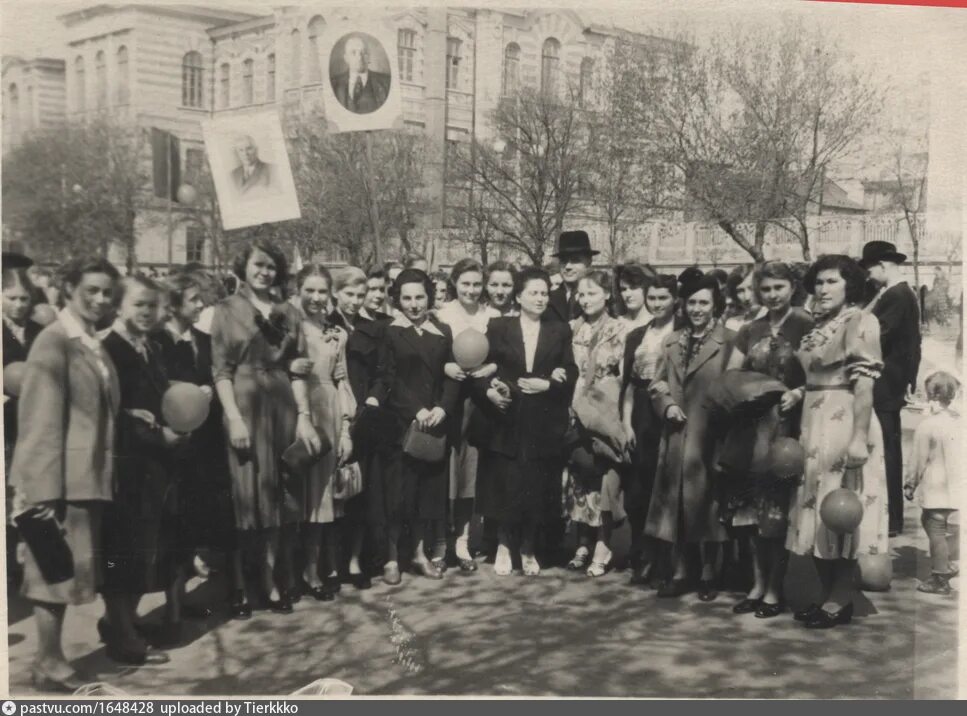 1 мая ростов на дону. Советская демонстрация. Первомайская демонстрация. Первомайская демонстрация в СССР. Демонстрация трудящихся.