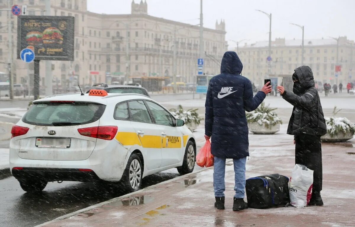 Водитель такси минск. Милиция. Таксист. Услуги такси. Водитель агрегатор.