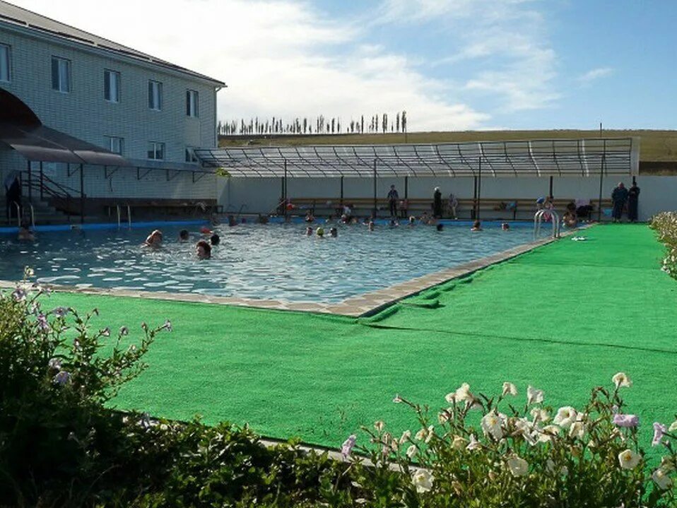 Село казьминское бассейны. Термальные источники казьминское беловский. казьминка термальные источники ставропольский край. беловские термальные источники ставропольский край. беловский термальный бассейн село казьминское.