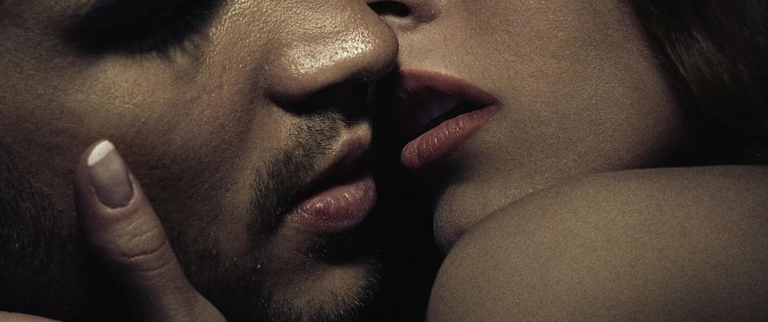 страстная любовь. мужчина и женщина страсть. страстный мужчина. чувственный поцелуй. мужчина и женщина страсть.