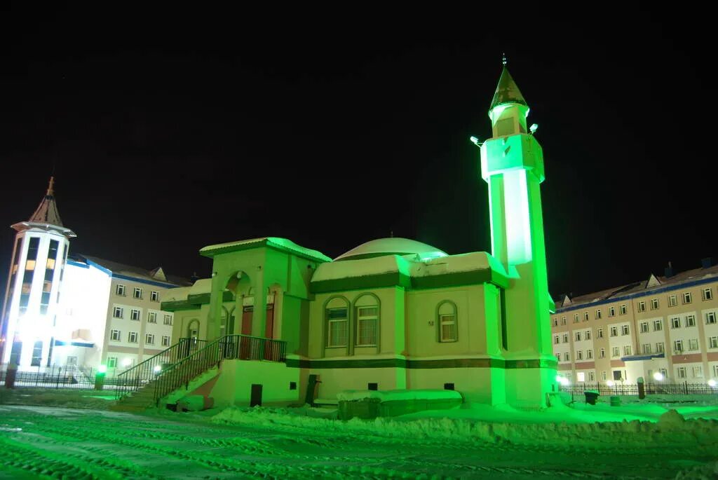 Нурд камаль. Мечеть Нурд-Камал. Мечеть Нурд Камал Норильск. Мечеть Салехард. Мечеть в городе Салехард.