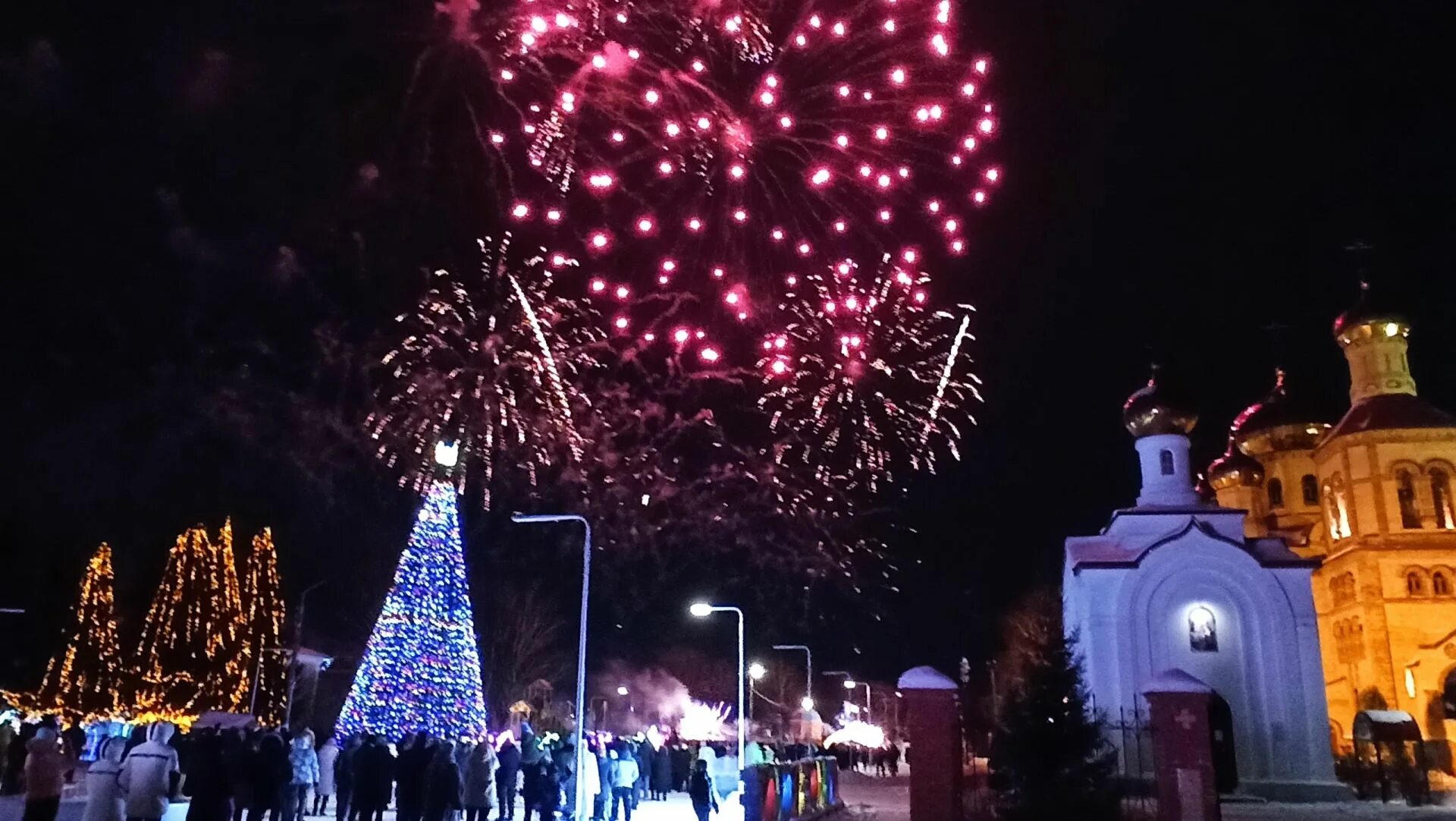 праздник новый год в россии. елка на манежной площади 2022. самара елка на площади куйбышева 2022. манежная площадь 2022. с новым годом 2022.