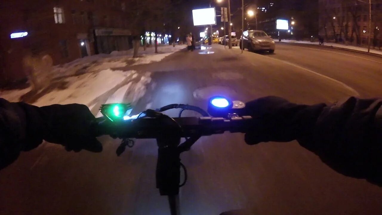 За рулем ваз 2114 ночью зимой. Катаем ночью. Катаемся на бмх ночью. Катаемся ночью. Велосипед на дороге.