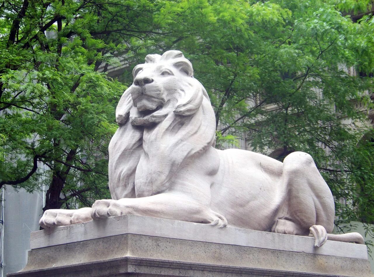 Статуя львов. Статуя Льва. Римские статуи Львов львиц. Каменная статуя Льва. Каменный памятник Льва.