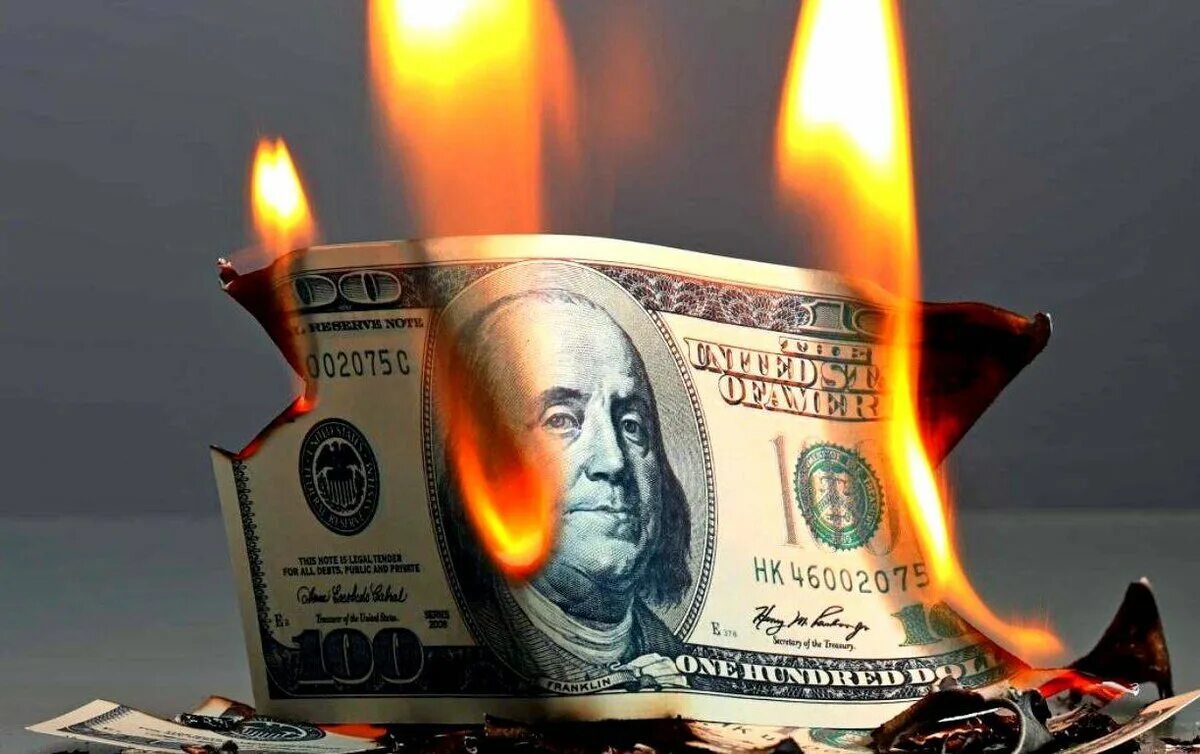 Доллар горит. Сгоревшие доллары. Отказ от доллара. Горящие доллары фото. Рубль сгорит