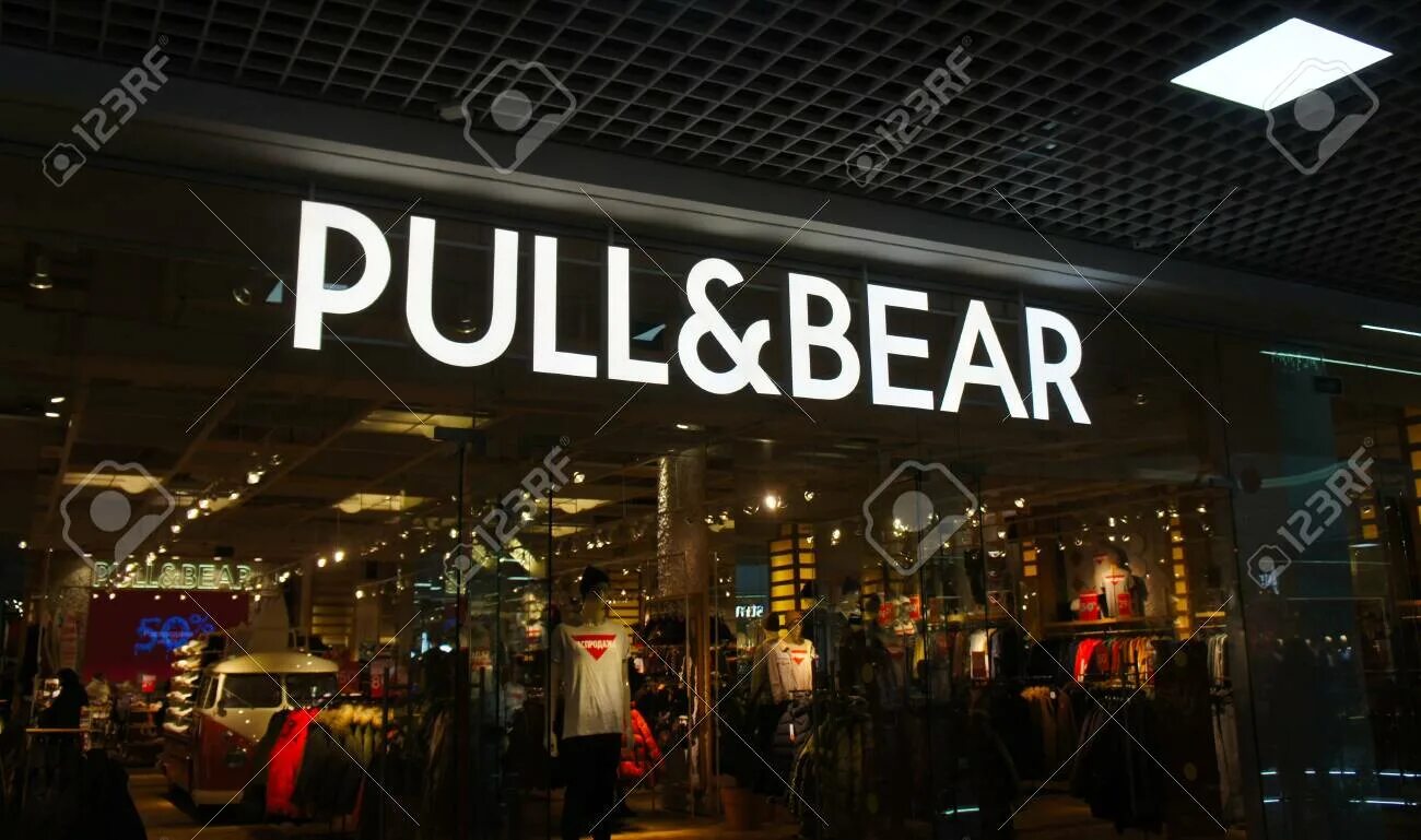 Pull and bear баннеры. Pull and bear логотип. Pull bear магазин. Пул энд бир самара. Pull bear чей бренд.