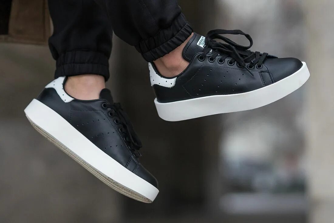 Adidas Stan Smith черные. Adidas Stan Smith Black мужские. Adidas Stan Smith мужские черные. Adidas Stan Smith черные с белой подошвой. Кроссовки с черной подошвой мужские