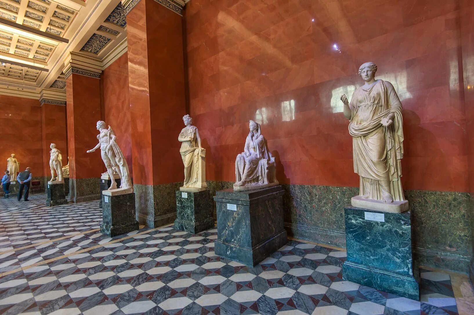 Зал древностей. Эрмитаж зал древнегреческих статуй. эрмитаж зал римской скульптуры. зал искусства древней греции эрмитаж. греческий зал в эрмитаже.