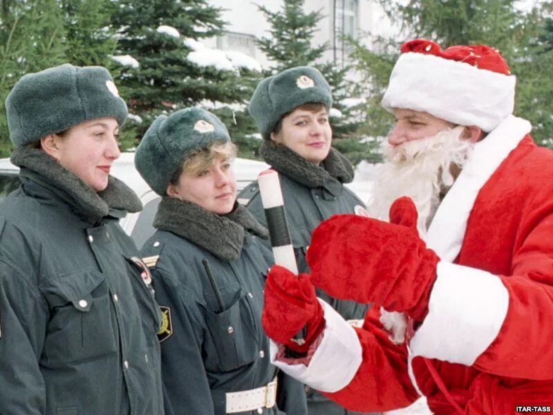с новым годом сотрудники полиции. милиция новый год. полиция новый год. новогодняя полиция. дед мороз гибдд.