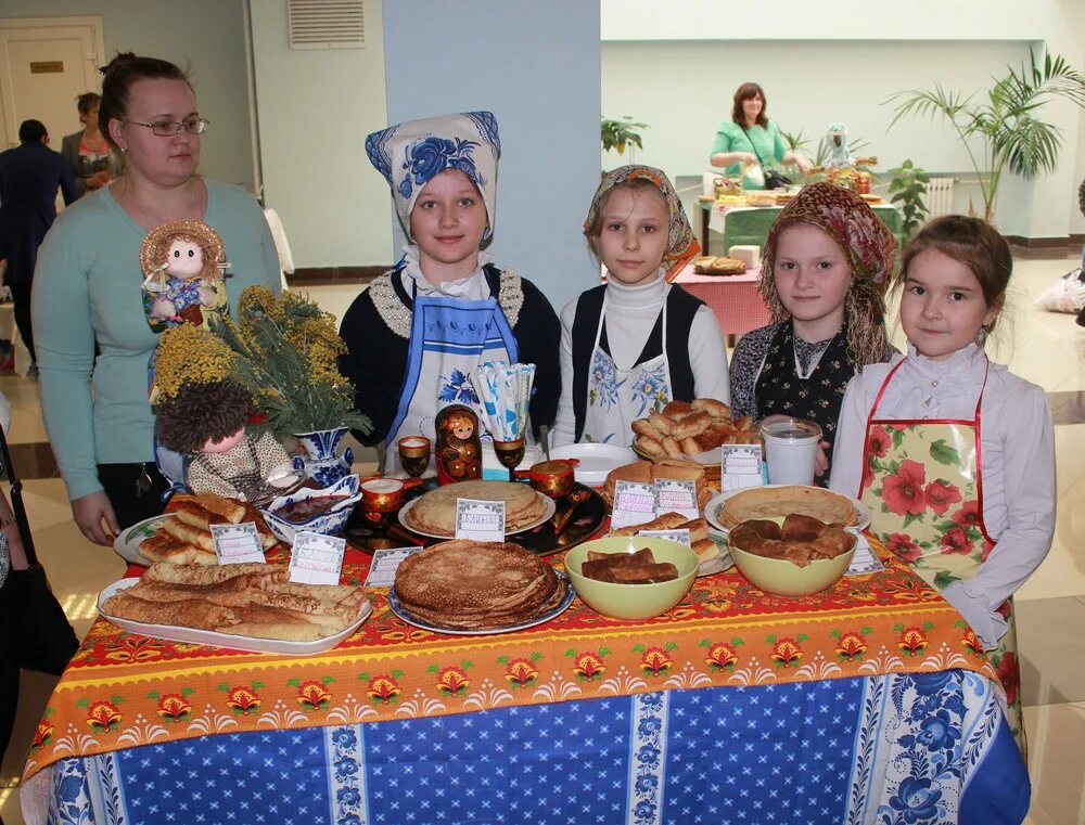 Масленица в начальной школе. Праздник Масленица начальная школа. Масленица в классе для начальной. Конкурсы на Масленицу в школе. Вк масленица в школе