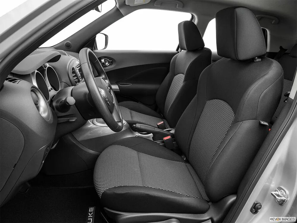 Juke nismo recaro. Ниссан жук 2010 салон. Ниссан джук салон задние сиденья. Сиденье nissan juke. Nissan juke 2011 салон.