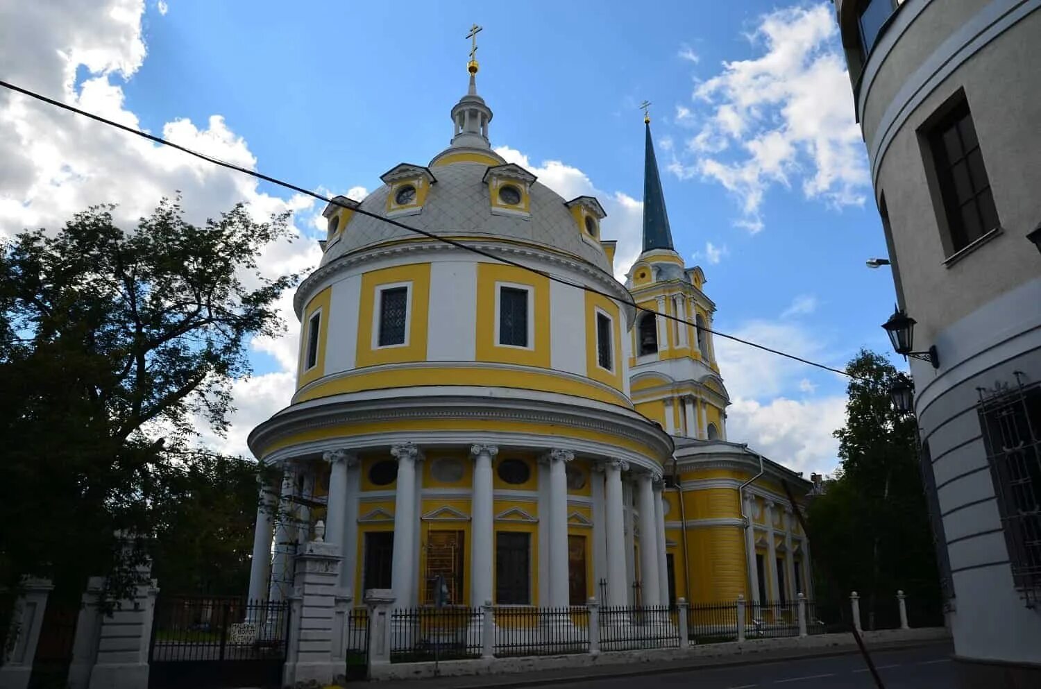 Церкви классицизма. Храм Вознесения Господня на гороховом поле. Храм на гороховом поле в Москве. Храм Вознесения на гороховом поле (1790—1793). Вознесенская Церковь на гороховом поле.