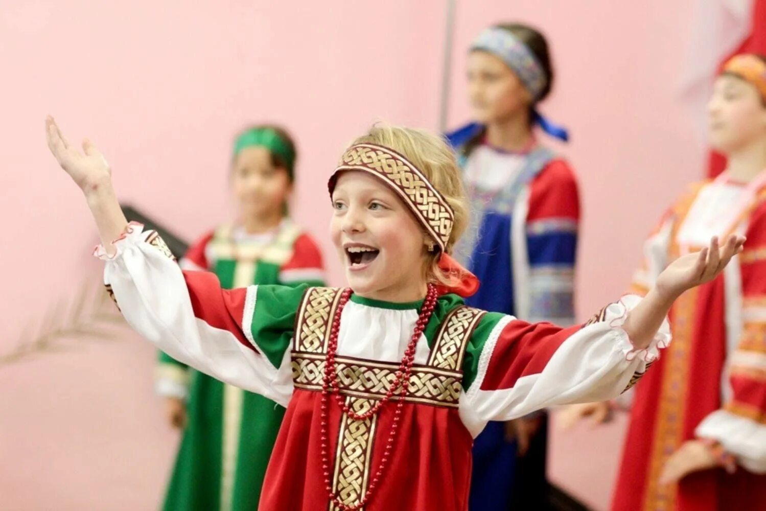 Поет народ. Народное пение. Детский музыкальный фольклор. Народная музыкальная культура. Дети поют в народных костюмах.