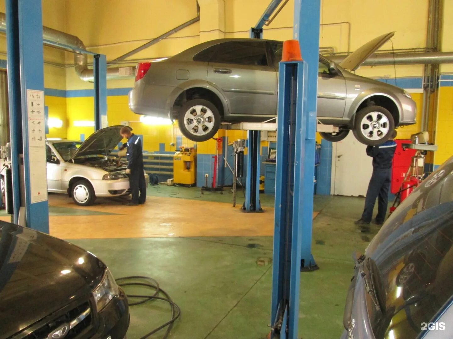 Каретный двор санкт-петербург автосервис. Уральский двор автосервис екатеринбург раевского. Автосервис двор. Автосервис раевский. Автосервис двор.