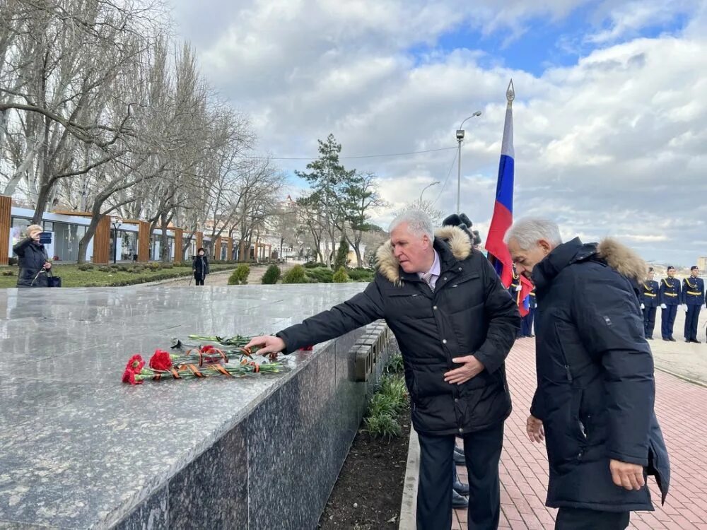 Феодосийскому десанту 1941. Памятник Феодосийскому десанту. Памятник воинам Керченско-Феодосийского десанта.