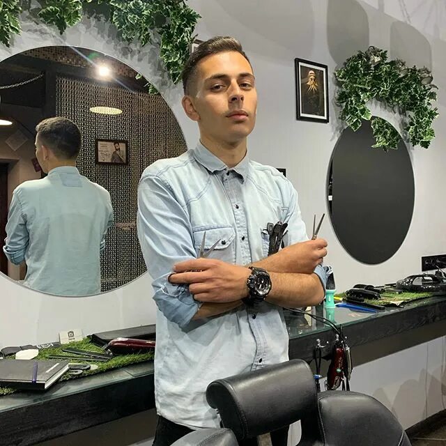 гараж 67 барбершоп. гараж 67 барбершоп. парикмахерская в стиле гаража. гараж барбершоп тула. барбершоп гараж 67, смоленск.