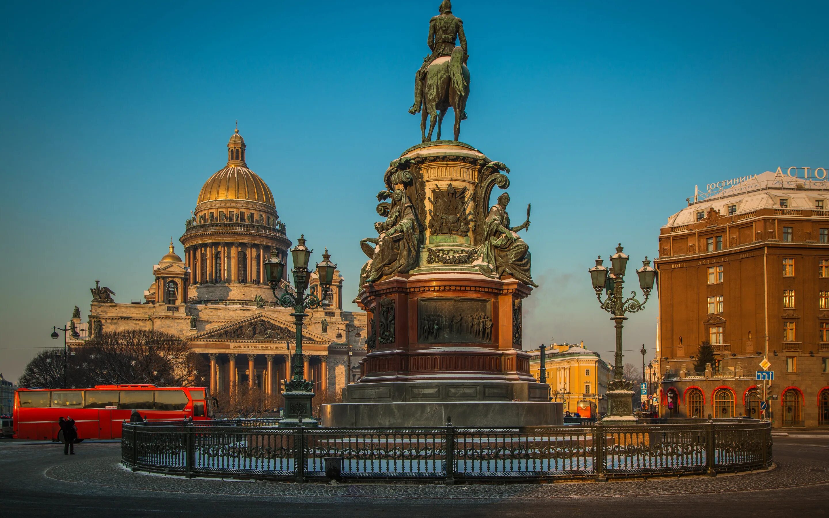 Дом зингера в санкт-петербурге экскурсия. Знаменитые места питера. Знаменитые места питера. Знаменитые места питера. Александровская колонна, спб, 1834.