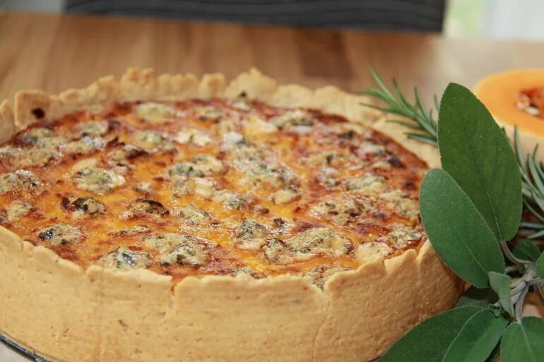 киш лорен классический французский пирог. французский пирог киш лорен. французская кухня киш лорен. французская кухня киш лорен. киш лорен классический рецепт с фото.