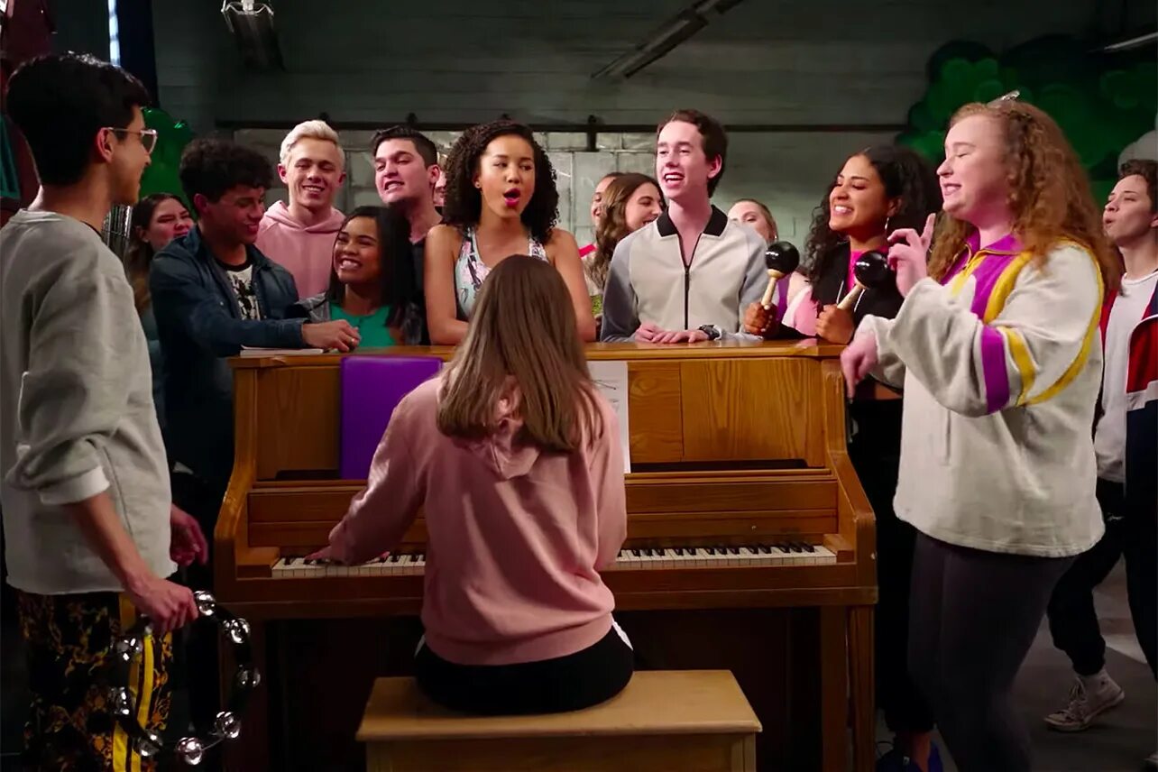 High school musical дисней. Мюзикл 2011 сериал. High school musical сериал. Классный мюзикл мюзикл 2019. Зак эфрон мюзикл дисней.