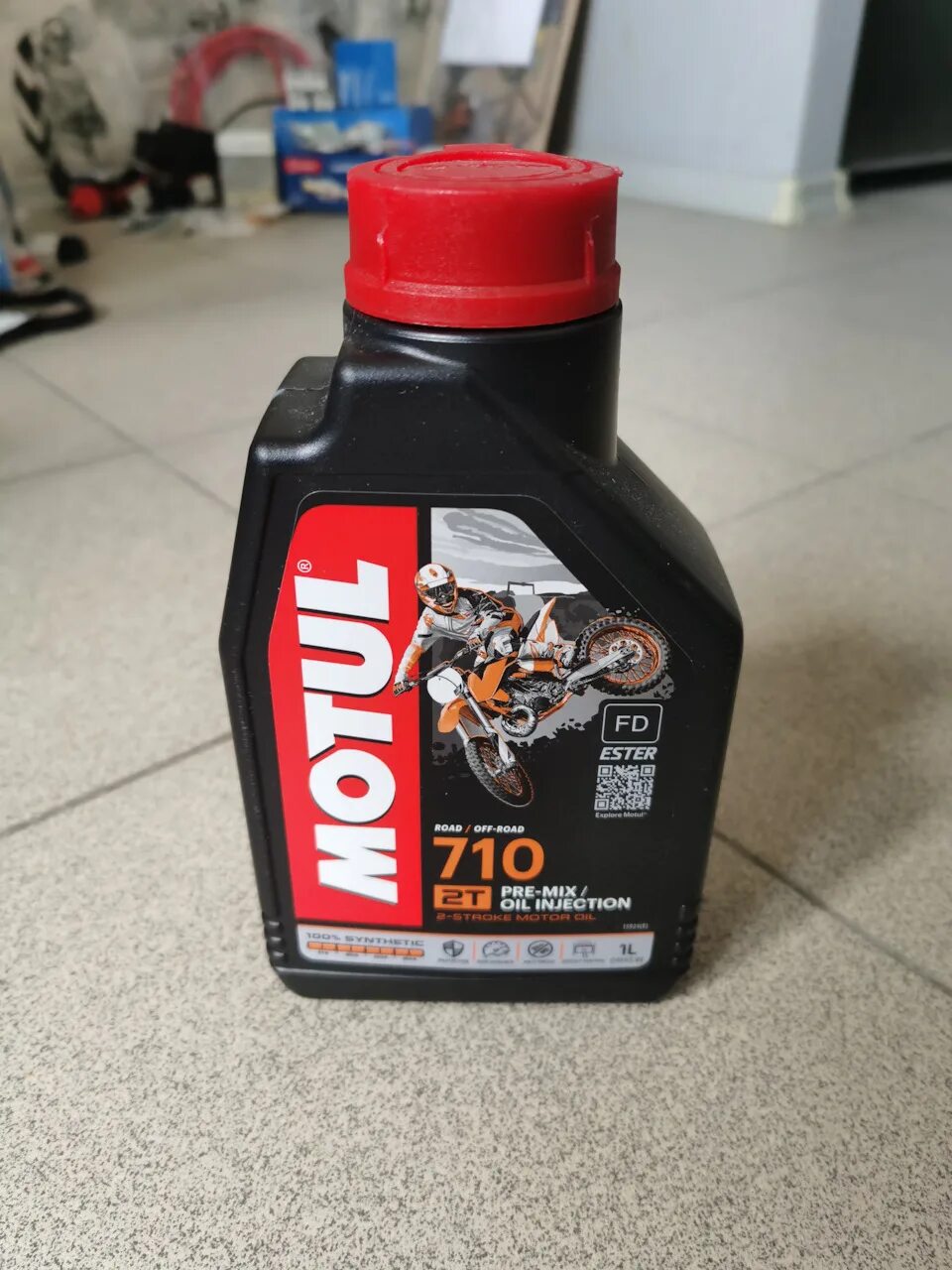 Motul racing 2t. Motul 2t мопед. Мотюль 710 2т двиг. Мотюль 2т синтетика. Motul 800 2t fl off road ( 4л).