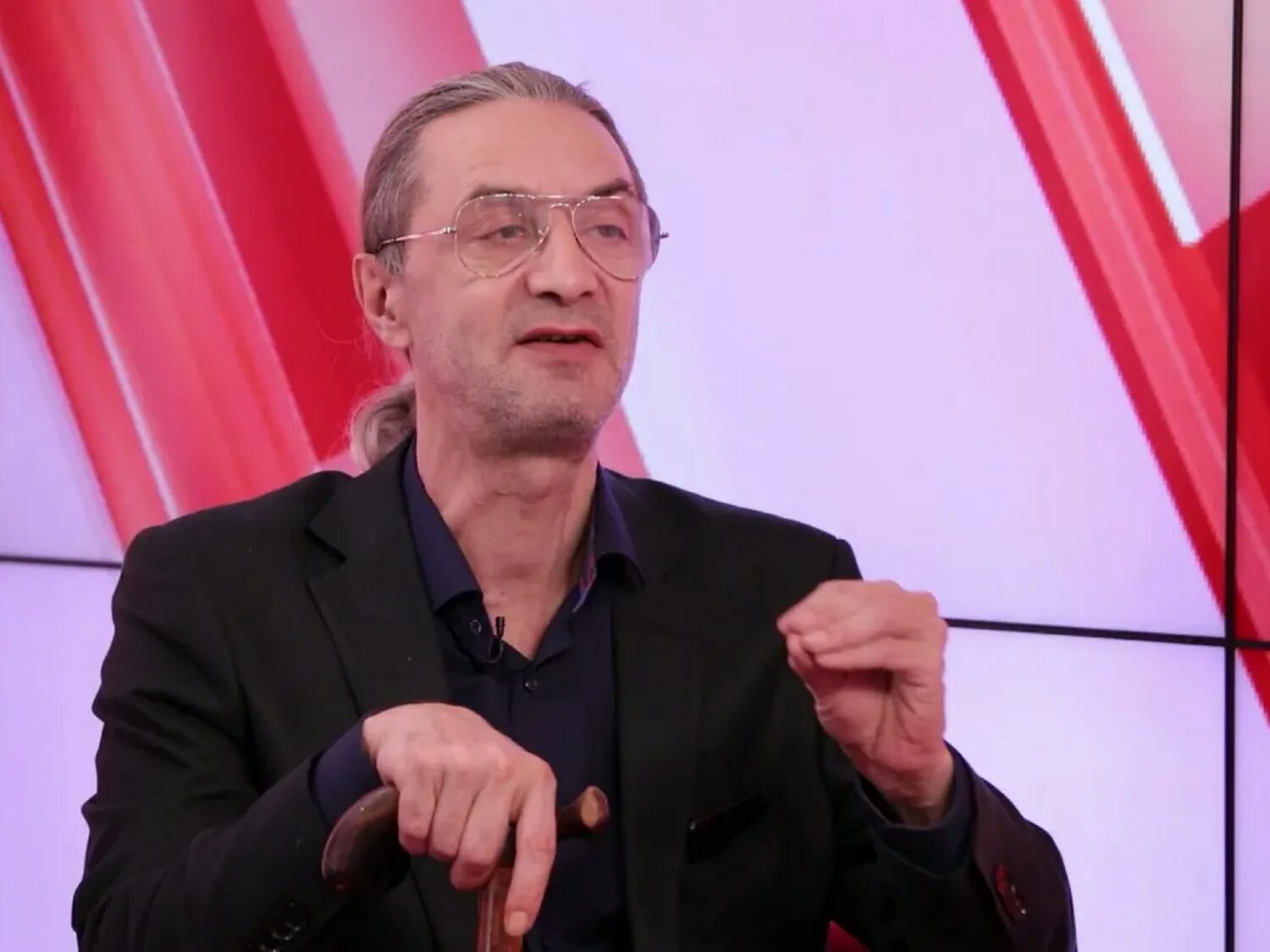 Листовки ко дню победы. Программа передач победа. Канал победа сегодня. Ведущий передачи. Акция спасибо за победу.