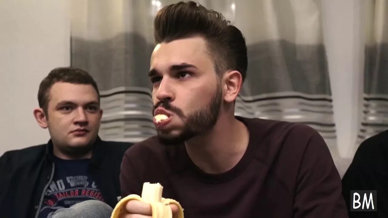 Юлик бутылочка. Юлик и крейзимегахелл. Юлик и маша. Юлик пародия. Юлик пародия.