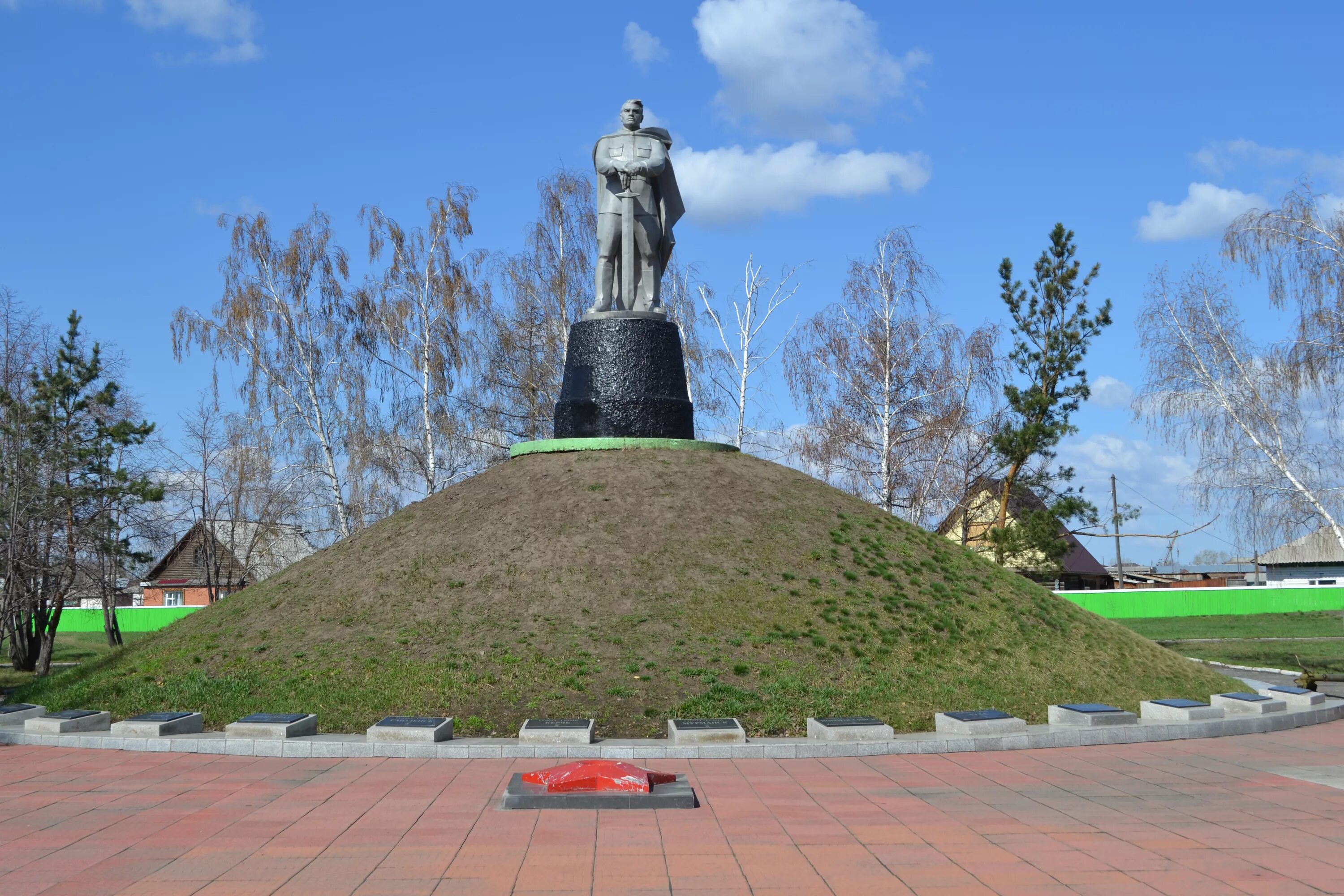 Камень на оби веб. Достопримечательности камень на Оби Алтайский край. Мемориал камень на Оби. Камень на Оби мемориал славы. Камень на Оби достопримечательности города.