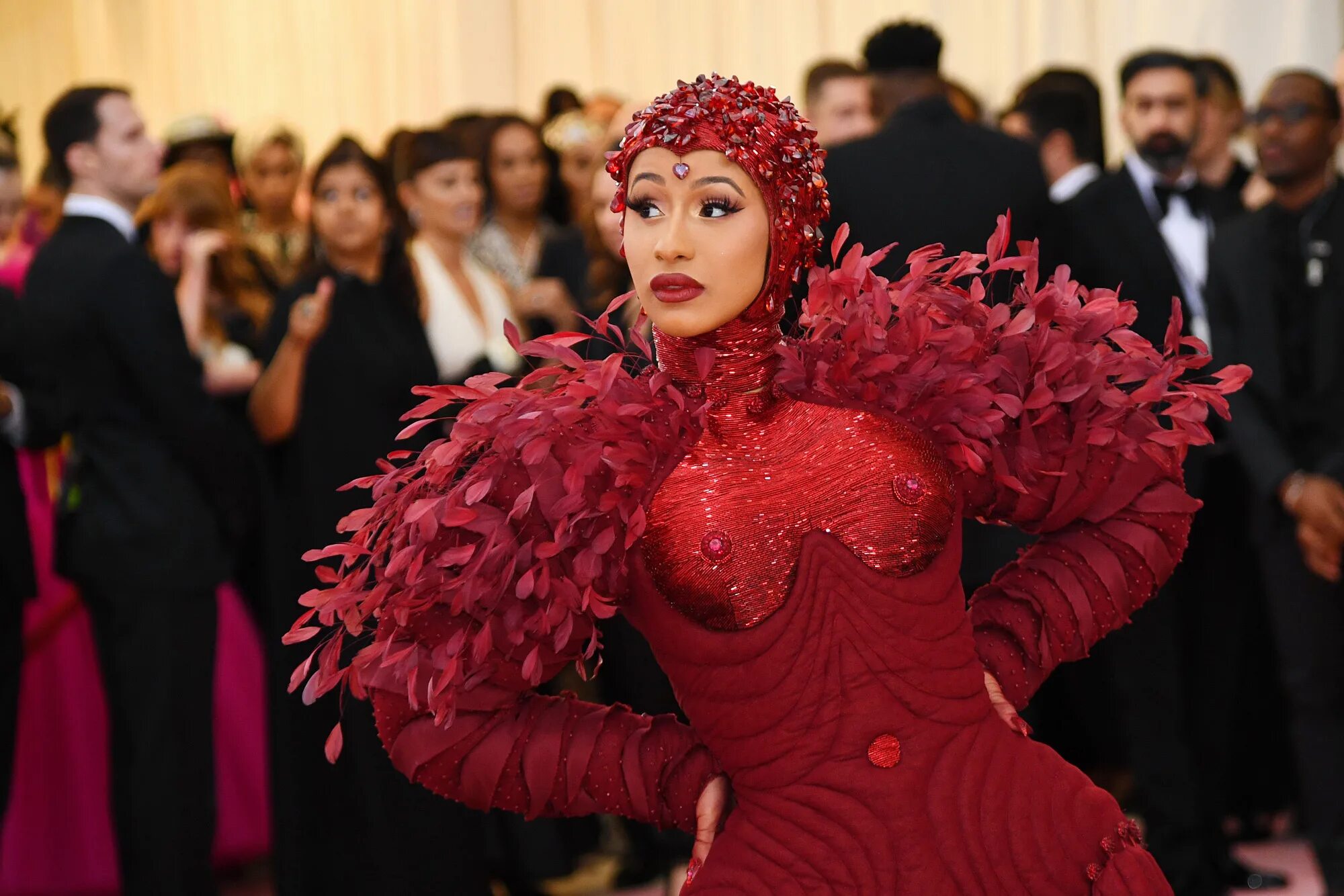 Что такое met gala. Мет гала 2019 карди. карди би met gala 2019. cardi b met gala 2019. карди би платье на мет гала.