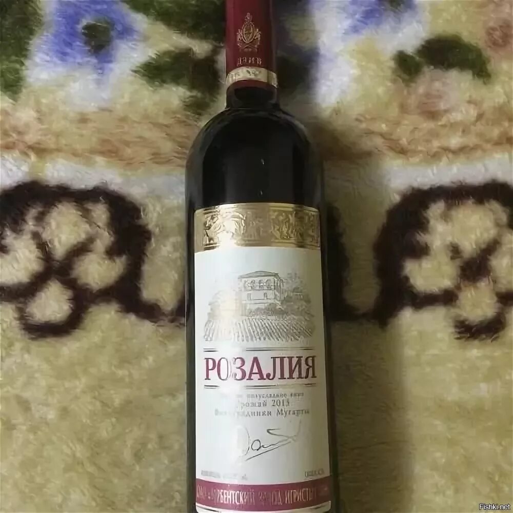Дербентское шампанское брют полусладкое. Вино розовый мускат дербентский завод. Каспий вино красное. Российское шампанское полусладкое белое. Вино полусладкое дагестан.