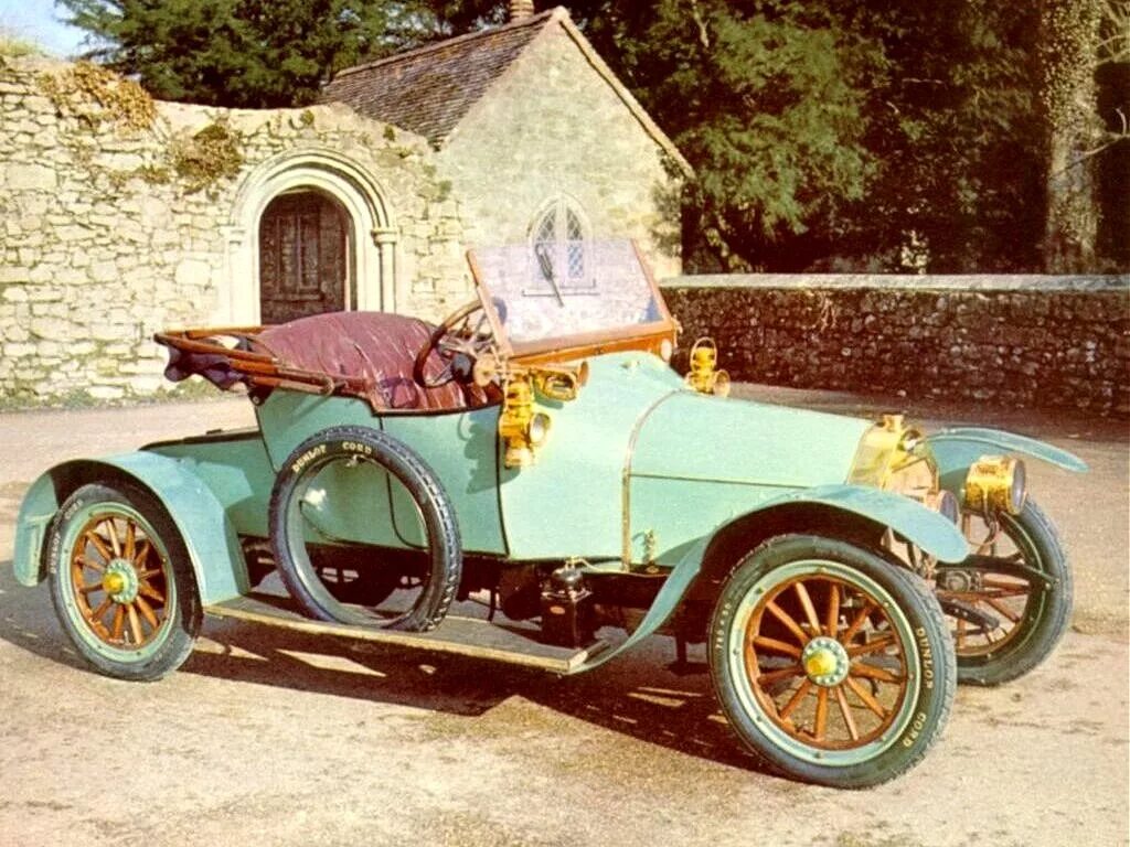 Самая старая машинка. Самые старинные машины. Bugatti type 46. Самая старая машинка. Самая старая машинка.