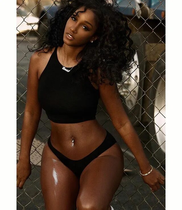 Эбони кристал адамс. Агбани дарего. Блэк эбони актриса. Дезире долрон. Хочу черную девушку.