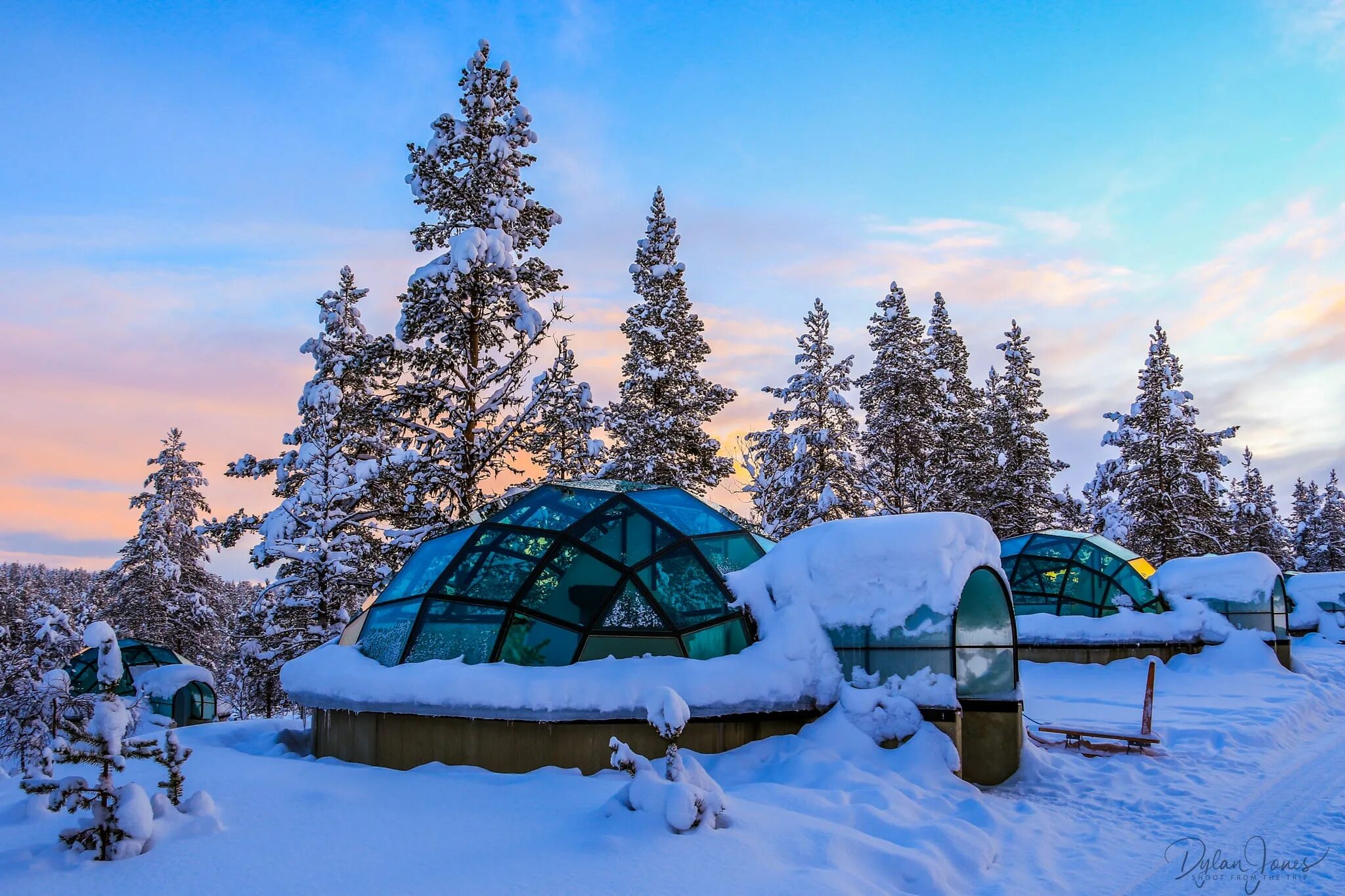 Иглы деревня. Kakslauttanen Igloo Village Финляндия. Отель Какслауттанен (Kakslauttanen), Лапландия, Финляндия. Igloo Village Kakslauttanen Финляндия, Саариселькя. Отель Glass Igloo (Kakslauttanen) Финляндия.