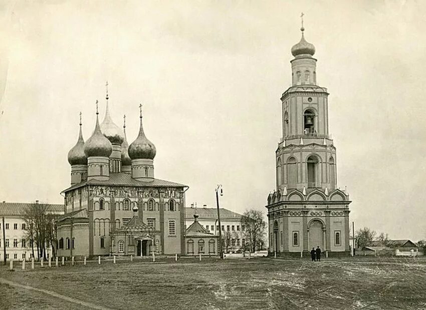 Старый ярославль купить. Колокольня Успенского собора Ярославль. Звонница Успенского собора Ярославль.