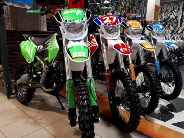 Магазин с питбайками. Питбайк детский bse evo 110. Магазин питбайков в рязани. Питбайк магазин. Питбайк магазин.
