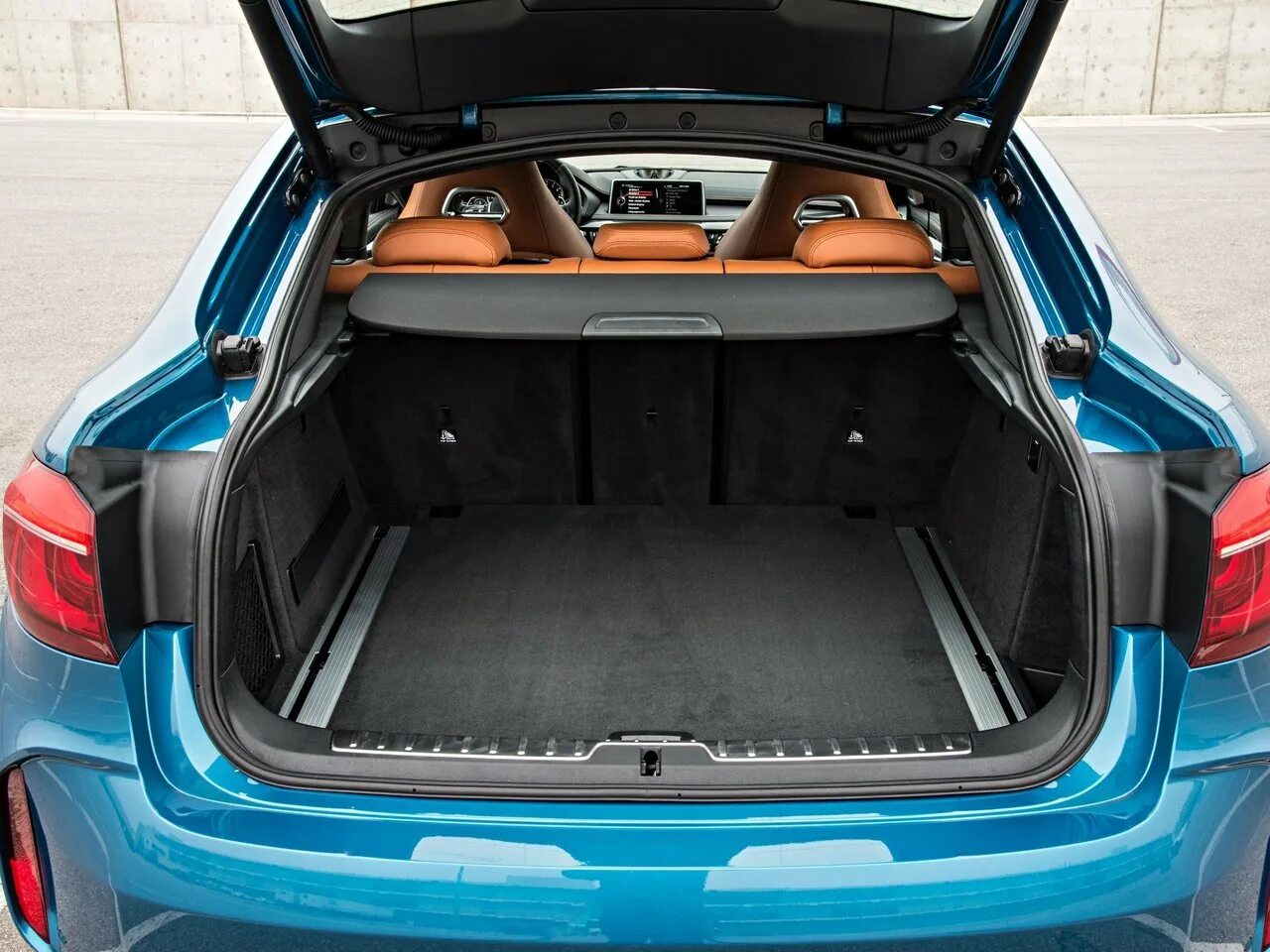 Багажник икс 5. BMW x6 багажник. BMW x6 вместимость багажник. BMW x6 2018 багажник. Багажник BMW x4 f26.