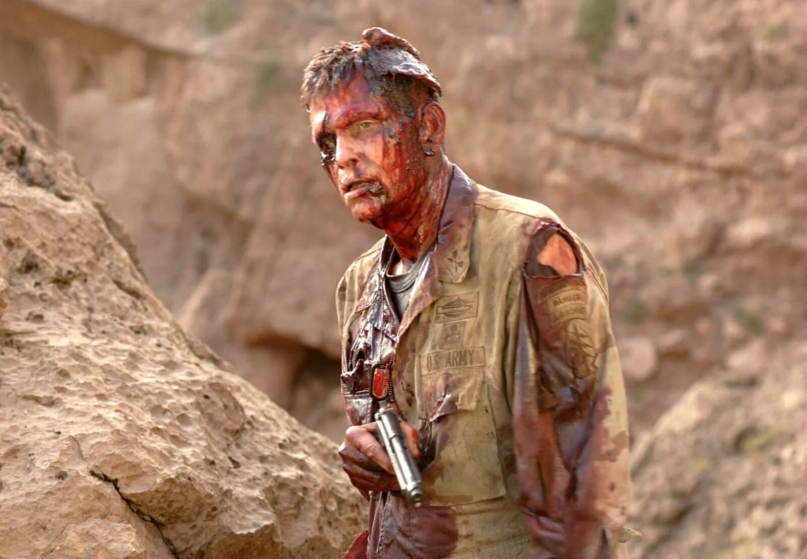 Ем холм. Ем холм. У холмов есть глаза фильм 2006. Майкл берриман у холмов есть глаза. Аарон стэнфорд у холмов есть глаза.