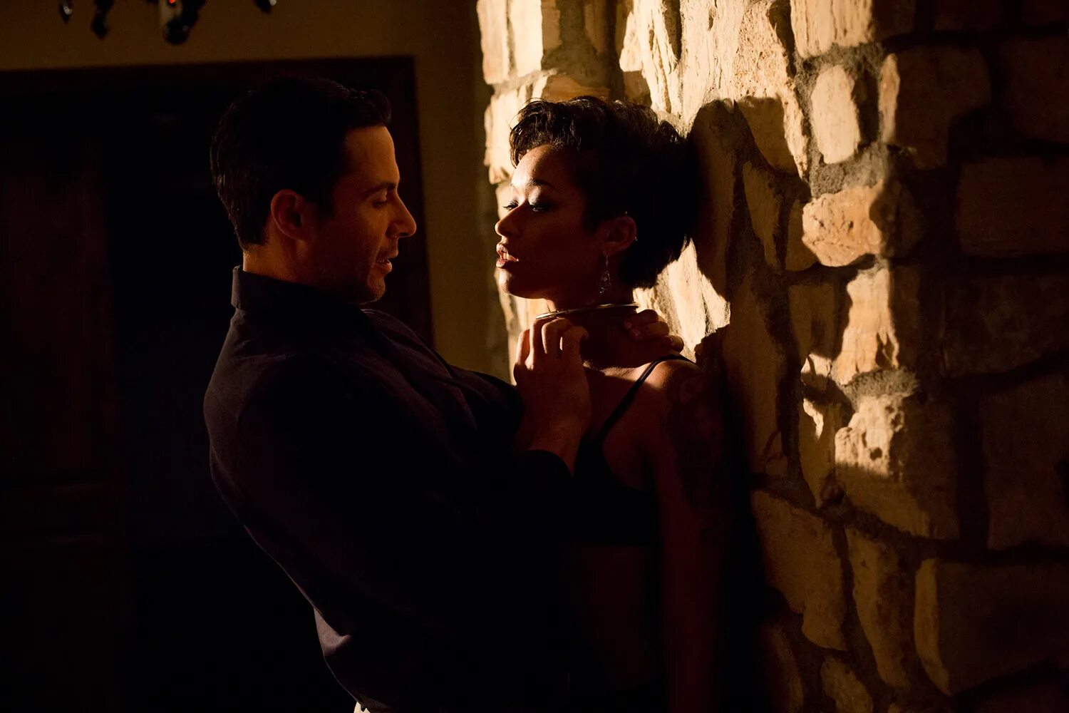 Манипулятивное общение. Эмоции в переговорах. Подчинение шантаж. Женщина укрощает мужчину. Соблазнение мужчины.