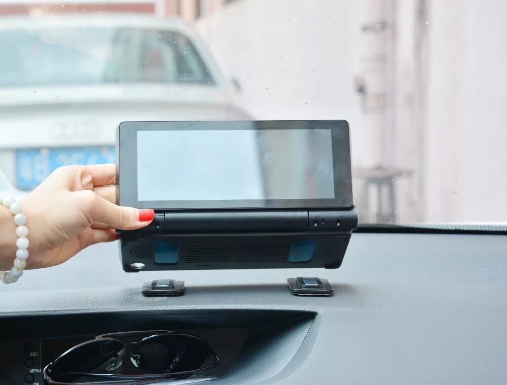 Видеорегистратор на панель автомобиля. Навигатор junsun car dvr 3g gps e28. автопланшет андроид на торпедо. складной видеорегистратор на торпеду. видеорегистратор на торпеду автомобиля с камерой заднего.