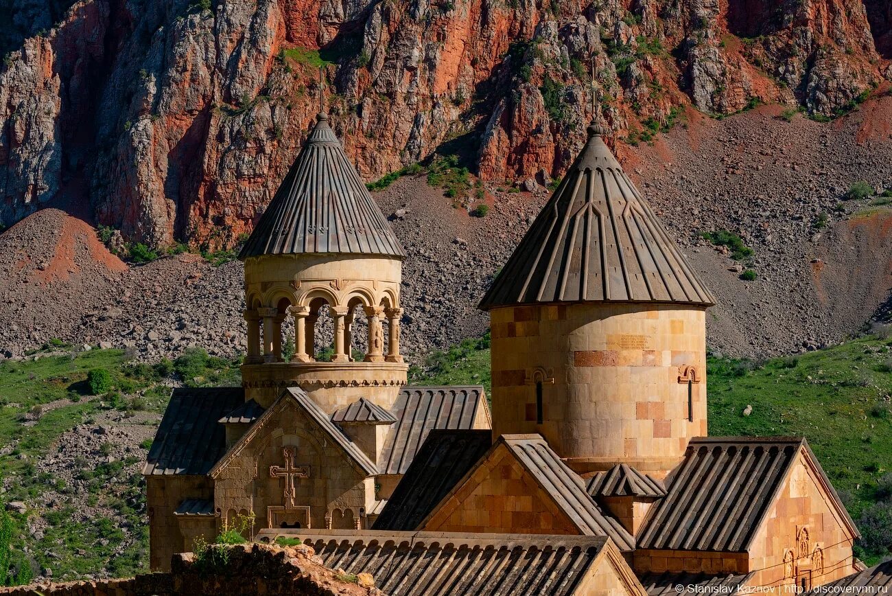 Армения флаг и герб. Армения доспремечательства ереван. Ереван девушки. Армянский со. Хор вирап армения.