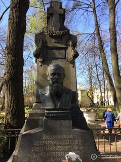 Могила достоевского