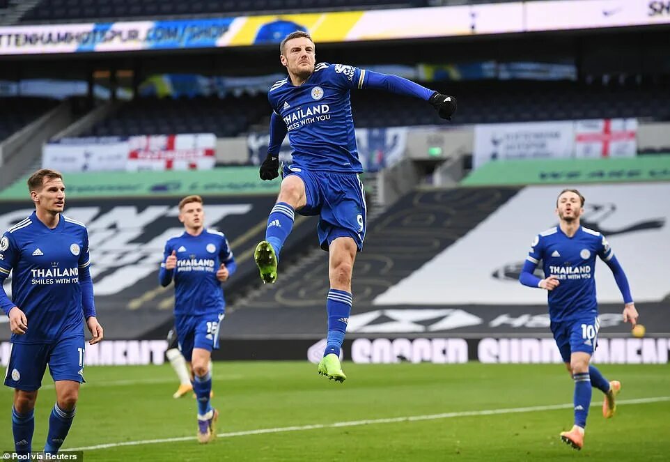 Лестер 2021 2022. Лестер. Лестер 2017. Тоттенхэм лестер. Leicester city 2022.