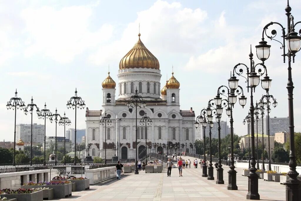 Храм христа спасителя работает сегодня. Мост у храма христа спасителя. патриарший мост и ххс. [hfv [hbcnf cgfcbntkz d vjcrdt dbl c vjcnf.