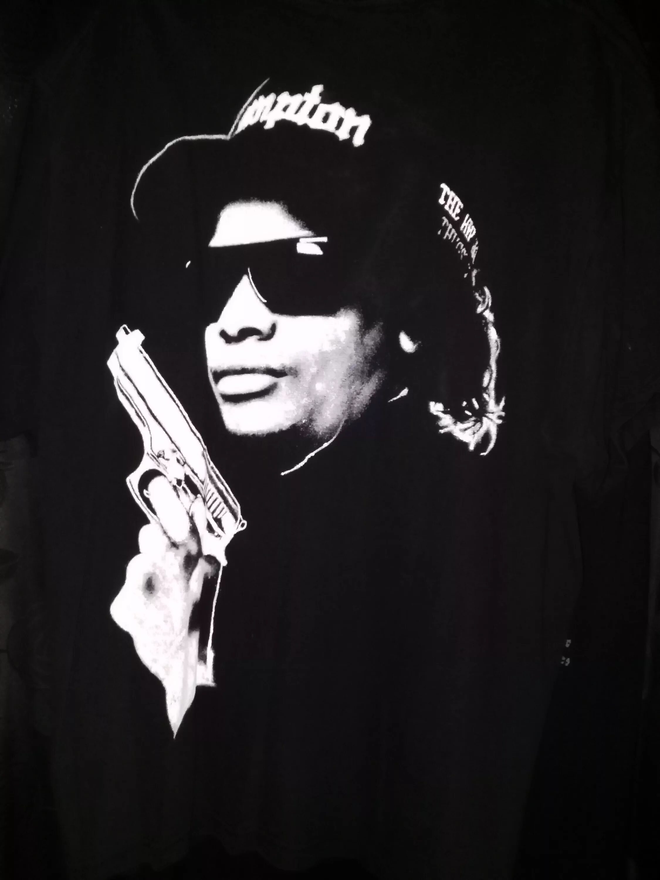 Eazy rent. Eazy e. eazy e на аву. eazy e eazy e. eazy e обложка.