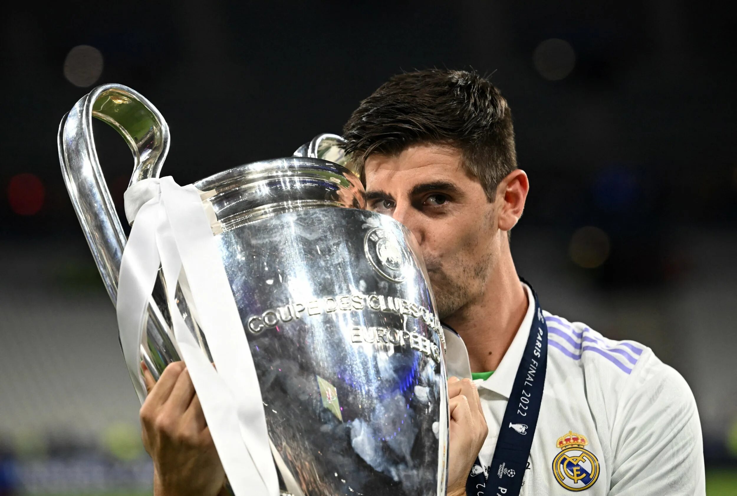 Champions league drawn. Куртуа Реал Мадрид. Тибо Куртуа вратарь. Родриго Реал с Кубком. Courtois real Madrid 2022.