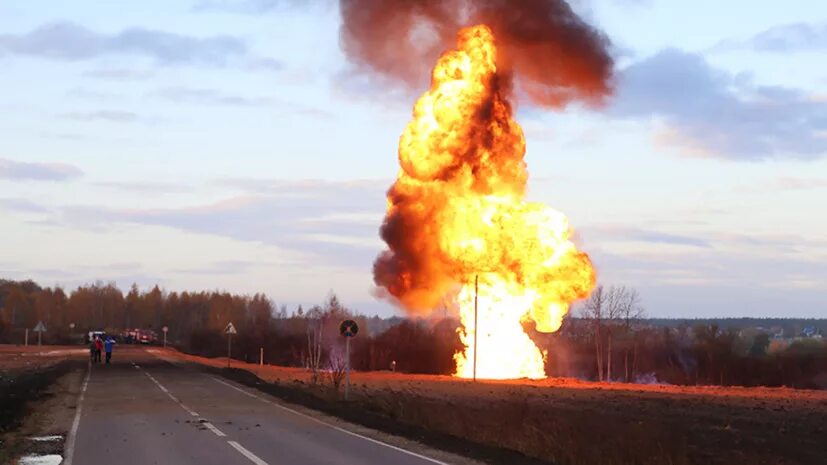 Тушение газопроводов. Взрыв магистрального газопровода в Пермском крае. Авария на Магистральном газопроводе. Пожар на газопроводе. Арии на магистральных трубопроводах.