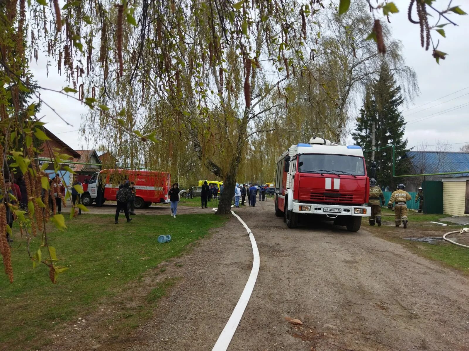 Пожар в казанском танковом. Посёлок отары Казань. Пожар отары. Пожарная машина после пожара.