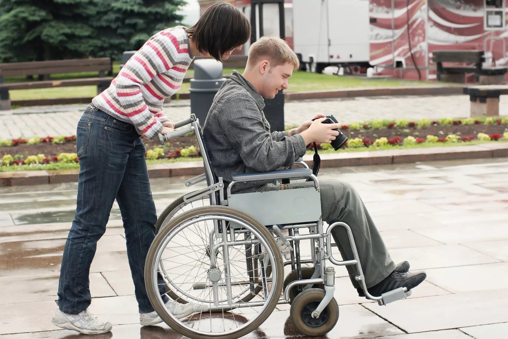 Опекун по инвалидности. Человек на коляске. Человек в инвалидной коляске. Дети инвалиды. Человек на ивалидно коляски.