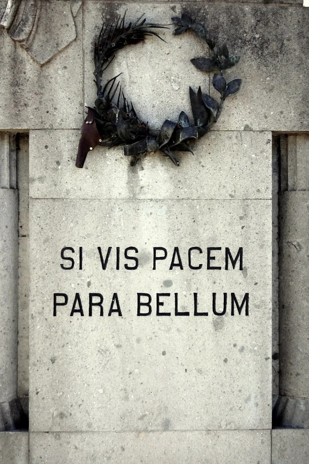 Bellum латынь. Si vis Pacem para Bellum Татуировка. Перевести «si vis Pacem, para Bellum. Латынь si vis Pacem para Bellum.